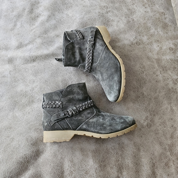 teva ankle boots womens